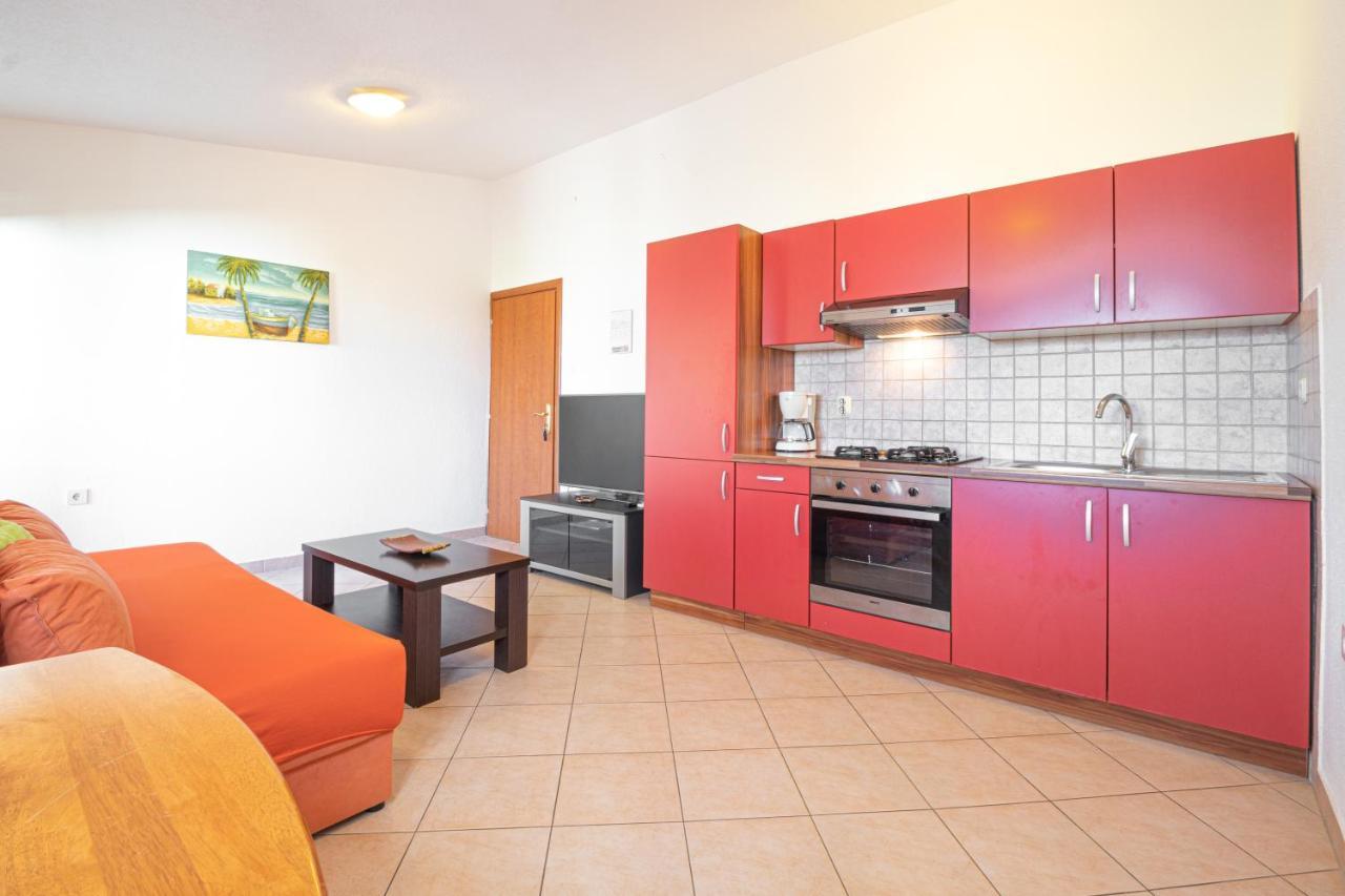 Apartments Dujmovic With Terrace Baška Zewnętrze zdjęcie