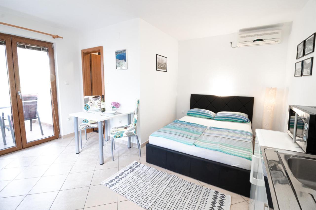 Apartments Dujmovic With Terrace Baška Zewnętrze zdjęcie